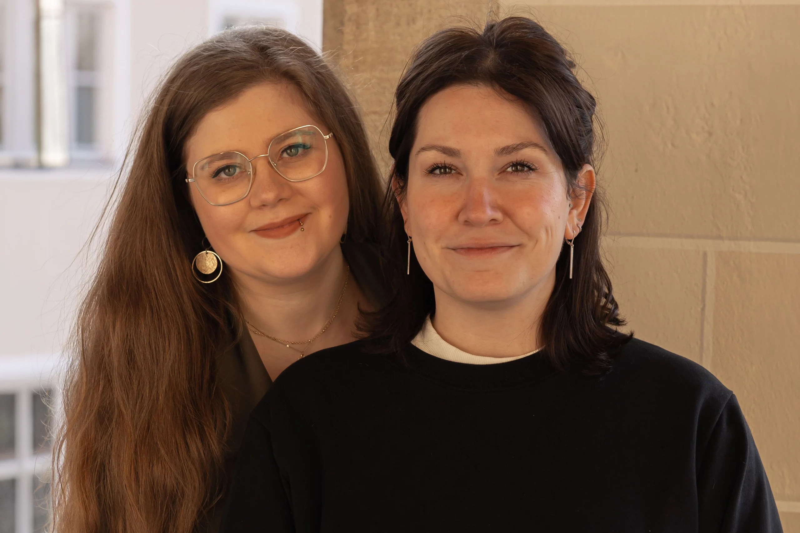 Michaela Bayer und Sara Loy